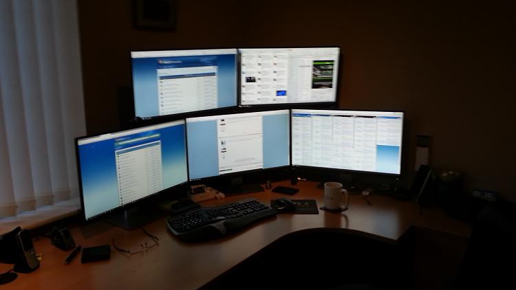 Show Us Your Command Centre-20150202_163357.jpg