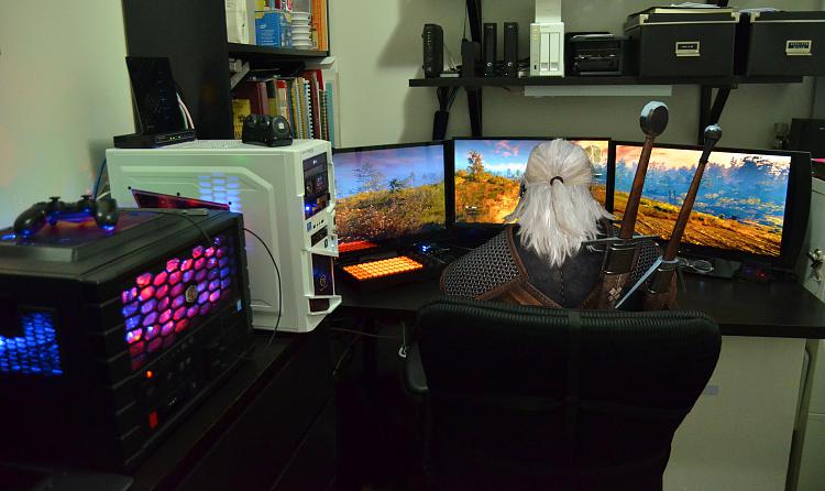 Show us your desk!-witcher_gamer.jpg