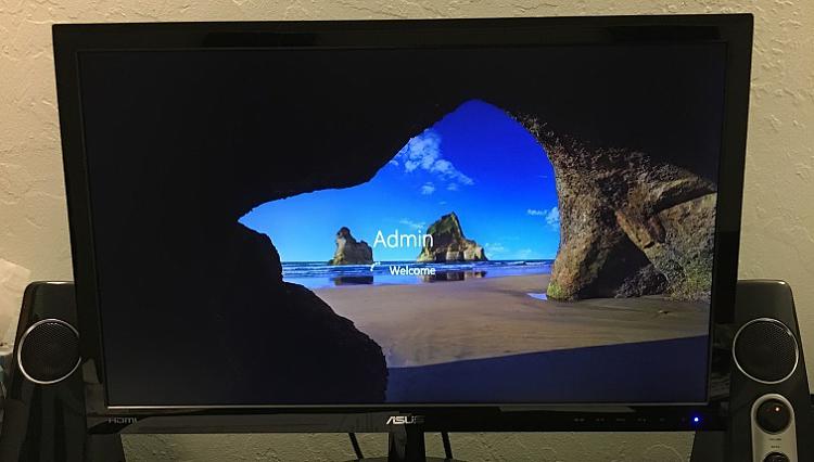 Different Lock Screen Picture When Turning On The Computer-windows-logging-into-admin-account-boot.jpg