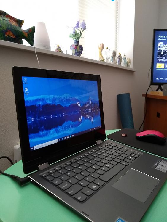 Help choosing a Win 10 laptop-lenovo-screen-side-view.jpg