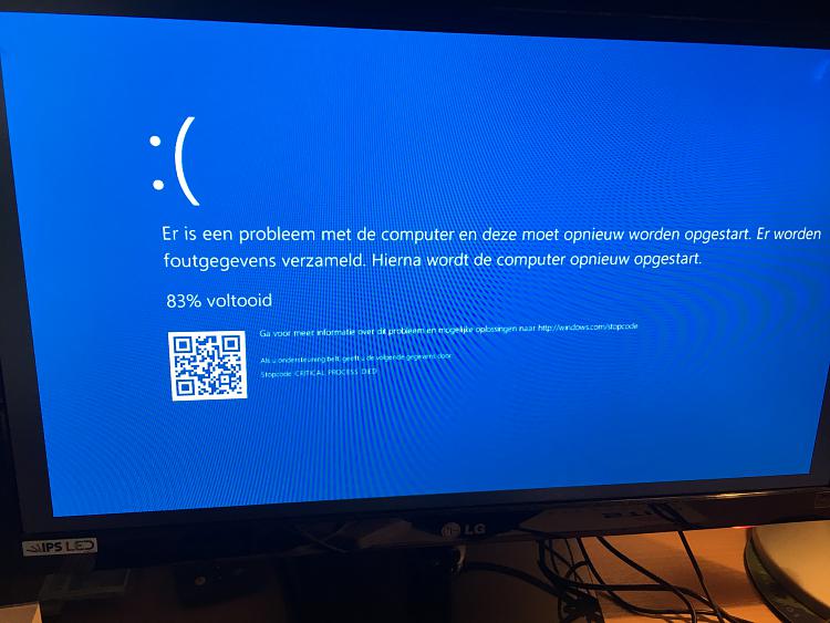 how to reset pc stuck on login screen windows 10