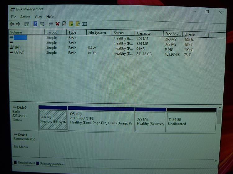 Cloned OS from HDD to SSD; good install? Have doubts-p1040939.jpg