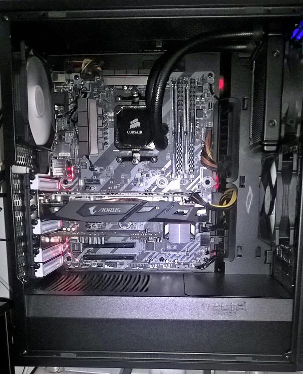 Show off your PC!-inside-comp.jpg