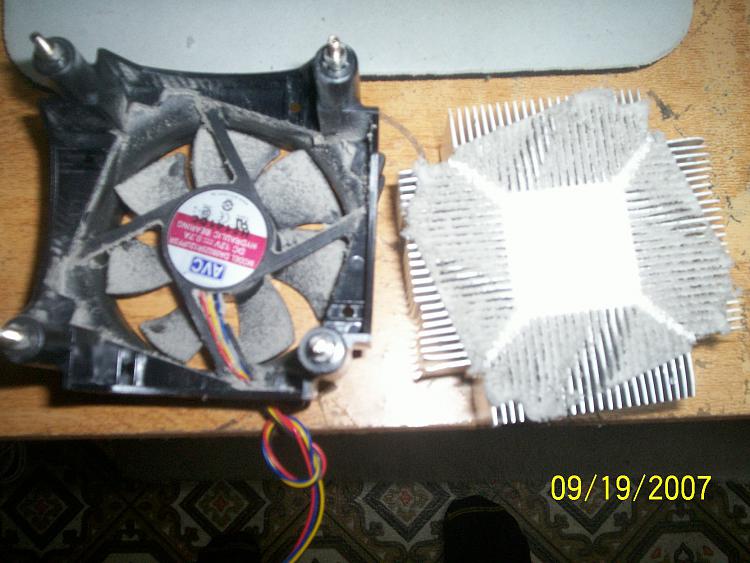 How I fixed my noisy Asus VivoMini V66 PC fan  (Hint:  it sucked)-dirtyfan-heatsink.jpg