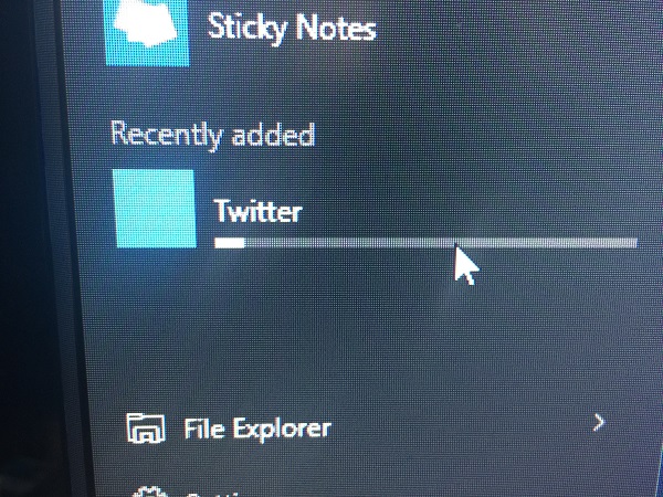 Windows 10 1511 automatically downloading candy crush, twitter?-twit.jpeg