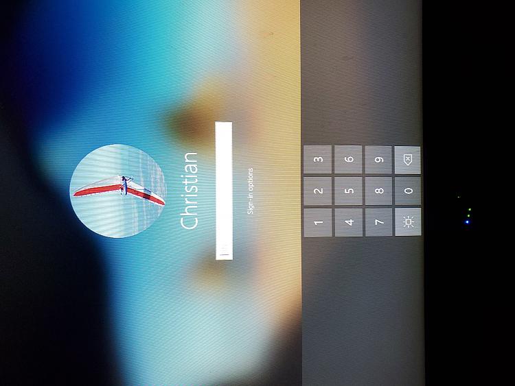 Pin Keypad Gone-pin-pad-windows-10-lock-screen-20211130_190242.jpg