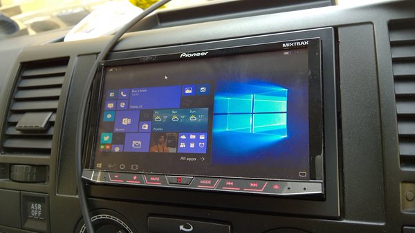 Windows 10 Mobile on Car Displays Is What Hardcore Microsoft Fans Need-winradio.jpg