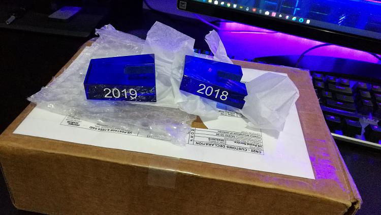 2019 Windows Insider MVP. Award-microsoft_pucks.jpg