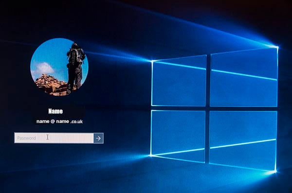 Windows 10 Pro Insider Preview Build 10532-login-1.jpg